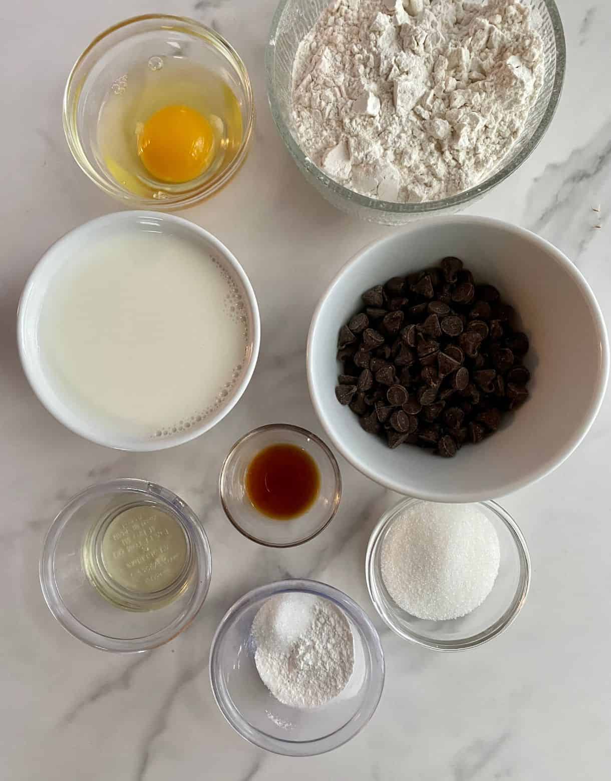 Flour, milk, egg, sugar, salt, oil, vanilla, baking powder and chocolate chips.